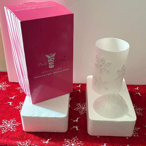 Pink Zebra Other - Pink Zebra Frosted Flurry Snowflake Light Warming Shade